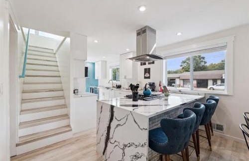 New Baltimore House | Pet Friendly, Gated Backyard, Game room, Hot Tub
