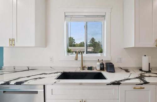 New Baltimore House | Pet Friendly, Gated Backyard, Game room, Hot Tub