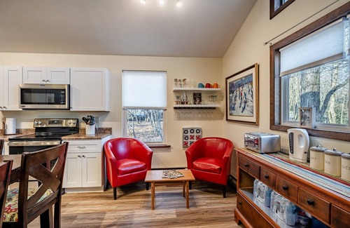 Albrightsville House | Pet friendly Getaway with Hot tub, Big Boulder, Jim Thorpe, Pocono Raceway