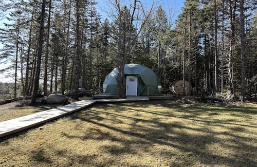 Seabright House | Pet-Friendly Glamping Dome close to Peggy’s Cove!