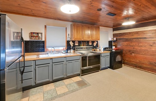 Como House | Pet-Friendly Gleason Home w/Hot Tub & Fire Pit!