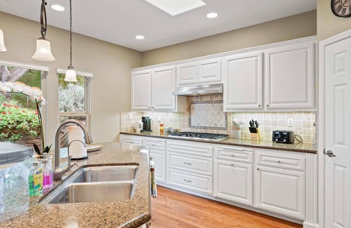 Callender House | Pet-Friendly Golf Course Retreat & Backyard Oasis