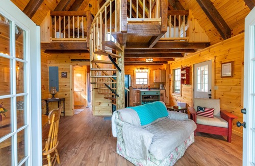 Pine Ridge Cabin | Pet-Friendly & Great Location - Tiny Cabin - Pine Point - Red River Gorge, Kentucky!