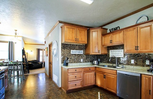 Great Falls House | Pet-Friendly Great Falls Home: Walk to Downtown!