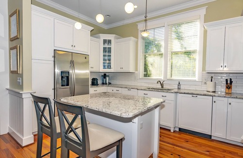 Bald Head Island House | Pet friendly home located close to the shoals club! large deck space and 2 golf carts