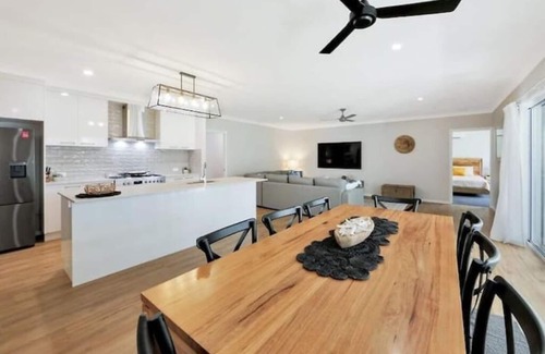 Point Vernon House | Pet friendly Hamptons style home walk to beach
