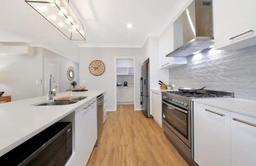 Point Vernon House | Pet friendly Hamptons style home walk to beach