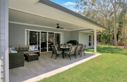 Point Vernon House | Pet friendly Hamptons style home walk to beach