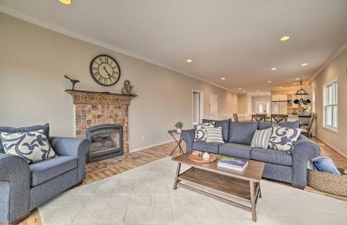 Harbor Springs House | Pet-Friendly Harbor Springs Home Hot Tub and Pool!