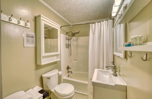 Blowing Rock House | Pet-Friendly Haven: Serene Escape, 5 Miles Away from Downtown Blowing Rock!