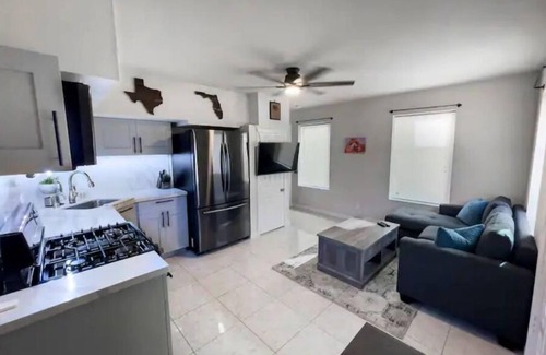 Greater Heights House | Pet friendly Heights guesthouse with gated parking