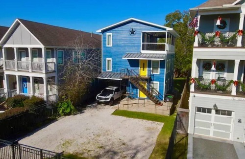 Greater Heights House | Pet friendly Heights guesthouse with gated parking
