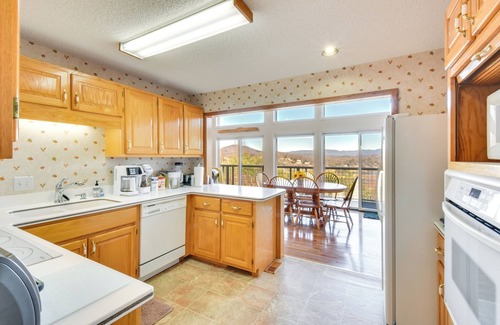 Hiawassee House | Pet-Friendly Hiawassee Property 1 Mi to Lake!