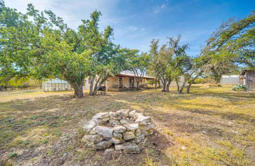 Harper House | Pet-Friendly Hill Country Retreat with Deck!
