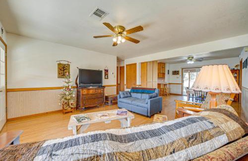 Harper House | Pet-Friendly Hill Country Retreat with Deck!