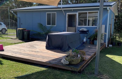 Culburra Beach Cottage | Pet friendly holiday cottage close to beach and river.