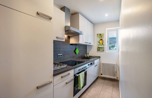 Badenscheuern Apartment | Pet-Friendly Holiday Apartment 'Lichtentaler Allee' with Balcony and Wi-Fi