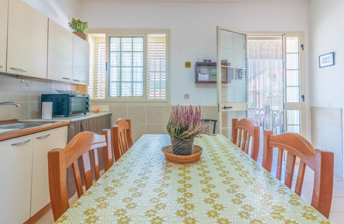 Agnone Bagni House | Pet-Friendly Holiday Home 'Casa Nico' close to the Sea with Terrace