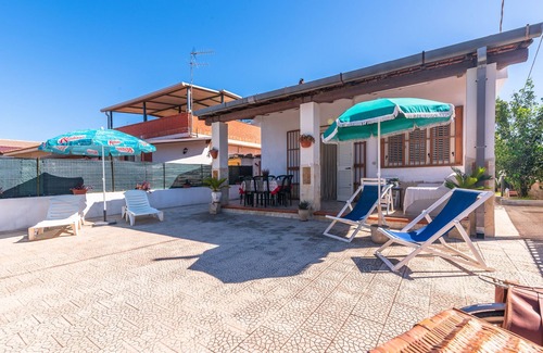 Agnone Bagni House | Pet-Friendly Holiday Home 'Casa Nico' close to the Sea with Terrace