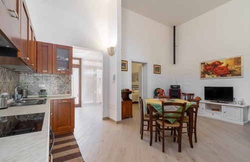 Cannole House | Pet-Friendly Holiday Home Domus Giorgia - Tredomus with Shared Garden