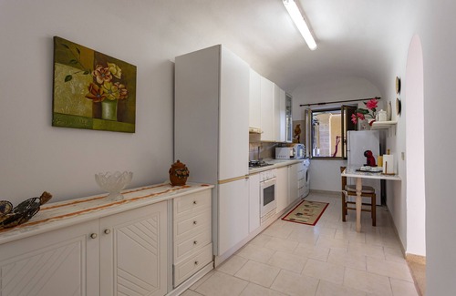 Marsala House | Pet-Friendly Holiday Home 'Nonna Tuzza' close to the Sea with Terrace & Wi-Fi