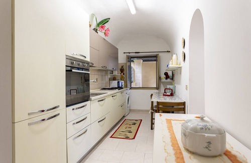 Marsala House | Pet-Friendly Holiday Home 'Nonna Tuzza' close to the Sea with Terrace & Wi-Fi