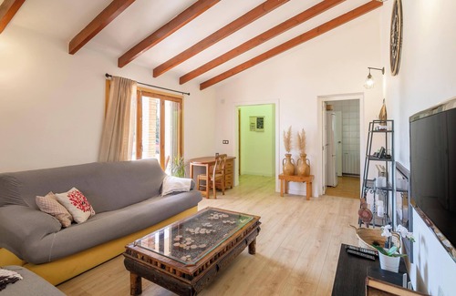Hoya de los Patos Ski Chalet | Pet-Friendly Holiday Home 'Las Yucas rural house' with Mountain View & Wi-Fi
