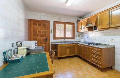 Hoya de los Patos Ski Chalet | Pet-Friendly Holiday Home 'Las Yucas rural house' with Mountain View & Wi-Fi