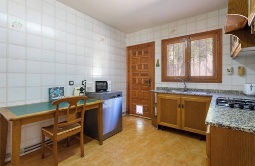 Hoya de los Patos Ski Chalet | Pet-Friendly Holiday Home 'Las Yucas rural house' with Mountain View & Wi-Fi
