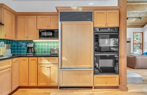 Alpine Meadows House | Pet-Friendly Home: Deck, 1 Mile to Alpine Meadows