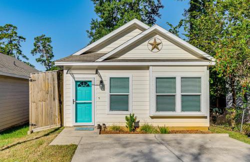 Montgomery House | Pet-Friendly Home 2 Miles to Lake Conroe!