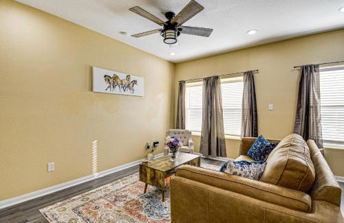 Montgomery House | Pet-Friendly Home 2 Miles to Lake Conroe!