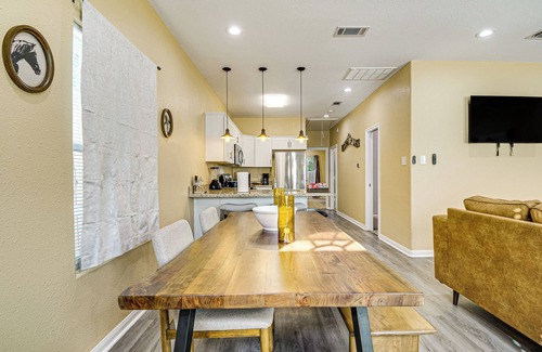 Montgomery House | Pet-Friendly Home 2 Miles to Lake Conroe!