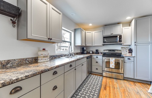 Shelton House | Pet-Friendly Home: 29 Mi to Olympic National Park!