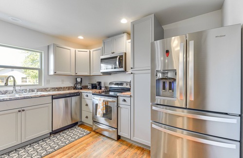 Shelton House | Pet-Friendly Home: 29 Mi to Olympic National Park!