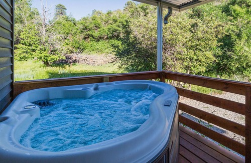Durango House | Pet Friendly Home - 5 Minutes to DGO - AC/Hot Tub/Pool Table - Deck w/Views