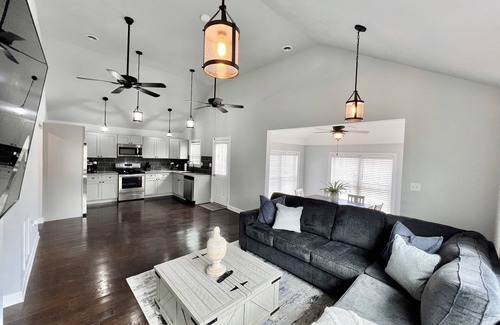Mayhew House | Pet Friendly Home Close To Lake Norman 3BR/2BA Newly Renovated MUST SEE!