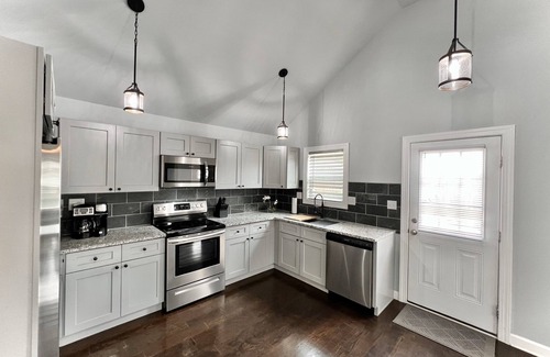 Mayhew House | Pet Friendly Home Close To Lake Norman 3BR/2BA Newly Renovated MUST SEE!