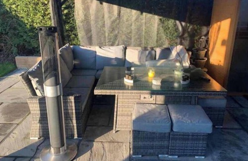 Purleigh House | Pet Friendly Home in Chelmsford-Hot Tub-Sleeps 6
