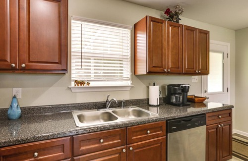 Thomasville House | Pet-Friendly Home in Thomasville w/ Backyard!