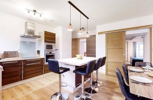 Doux House | Pet friendly home in Doux