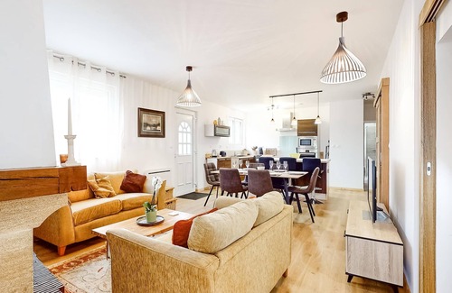 Doux House | Pet friendly home in Doux