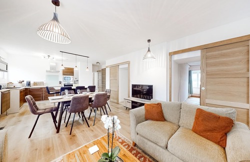 Doux House | Pet friendly home in Doux