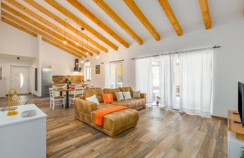 Debeljuhi House | Pet friendly home in Debeljuhi