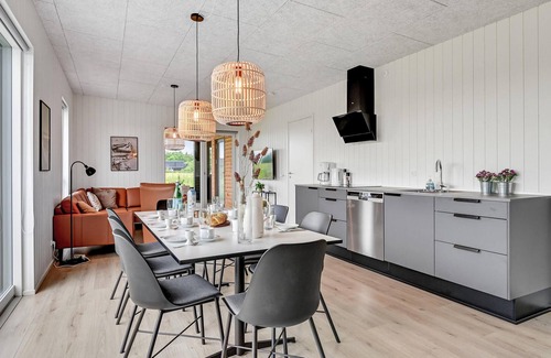 Hjarbæk House | Pet friendly home in Løgstrup with WiFi