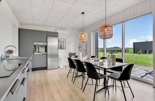 Hjarbæk House | Pet friendly home in Løgstrup with WiFi