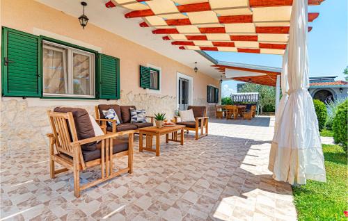 Drnis House | Pet Friendly Home In Pakovo Selo With Wifi