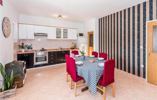 Drnis House | Pet Friendly Home In Pakovo Selo With Wifi