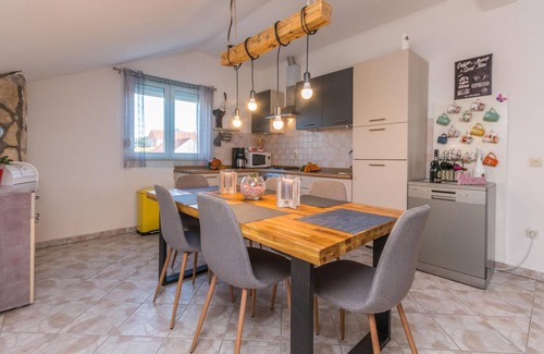 Tinj House | Pet friendly home in Tinj with jacuzzi