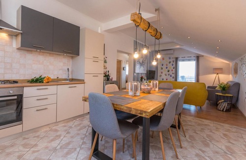 Tinj House | Pet friendly home in Tinj with jacuzzi